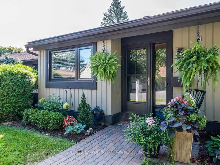 Property Photo: 12 Kittansett Court ON K2S 1B9