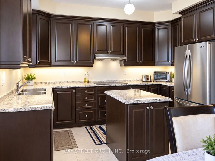 Property Photo:  2171 Fiddlers Way 20  ON L6M 0R9 