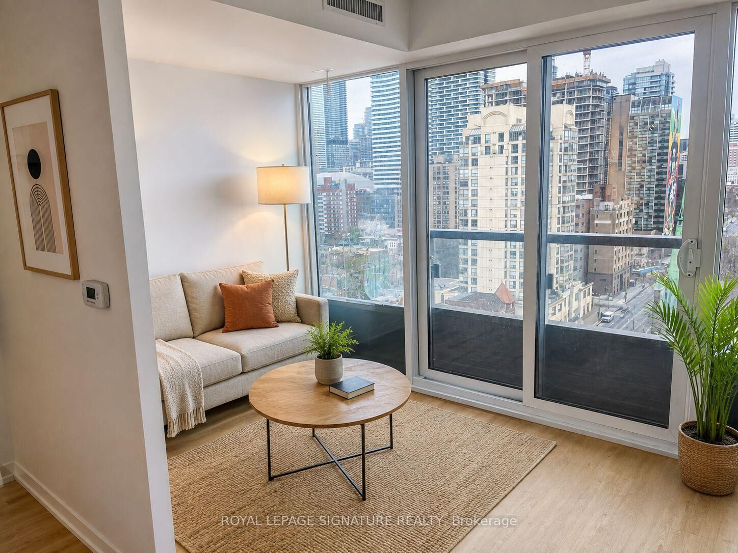 Property Photo:  319 Jarvis Street 1609  ON M5B 0C8 