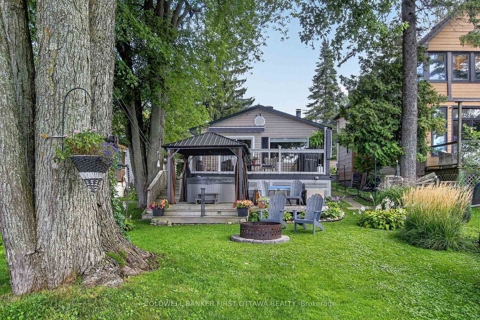 Property Photo: 172 Richards Lane ON K7C 3P1
