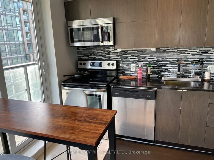 Property Photo:  20 Joe Shuster Way 803  ON M6K 0A3 