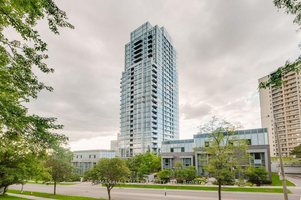 Property Photo:  18 Graydon Hall Drive 1803  ON M3A 0A4 