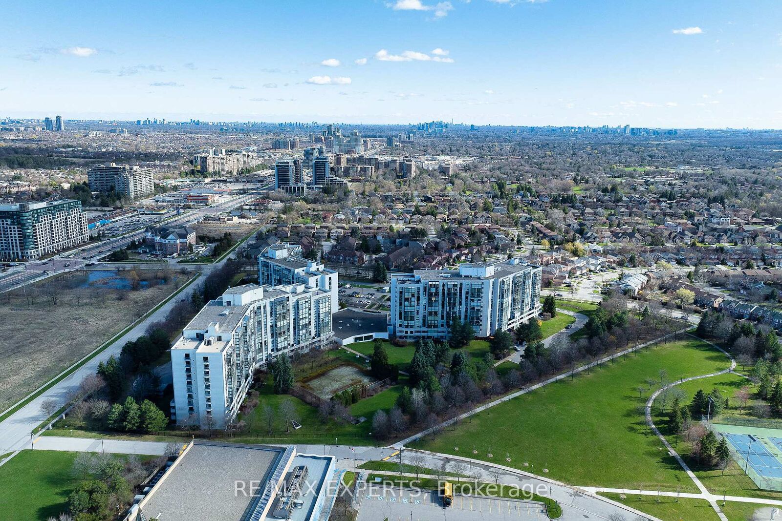 Property Photo:  30 Harding Boulevard W Ph01  ON L4C 9M3 