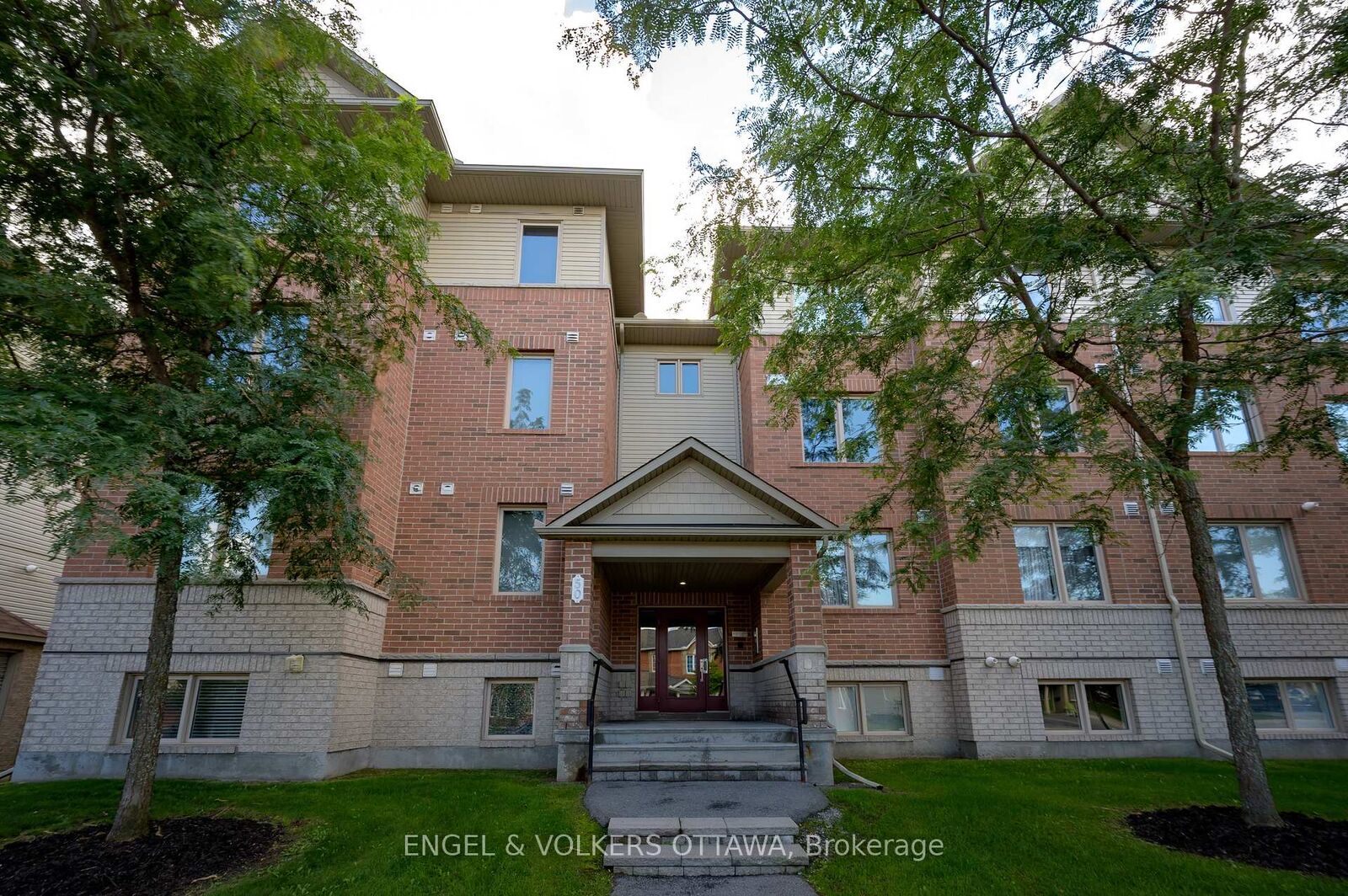 Property Photo:  50 Barnstone Drive 7  ON K2G 6X2 
