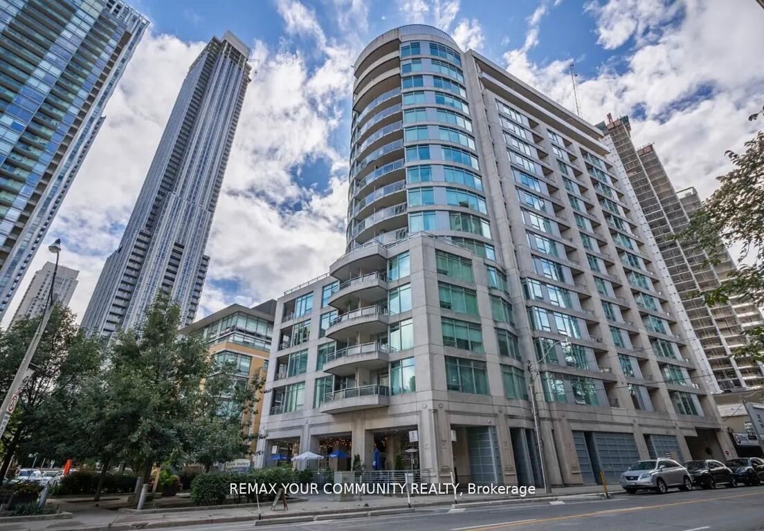 Property Photo: 8 Scollard Street 606 ON M5R 1M2