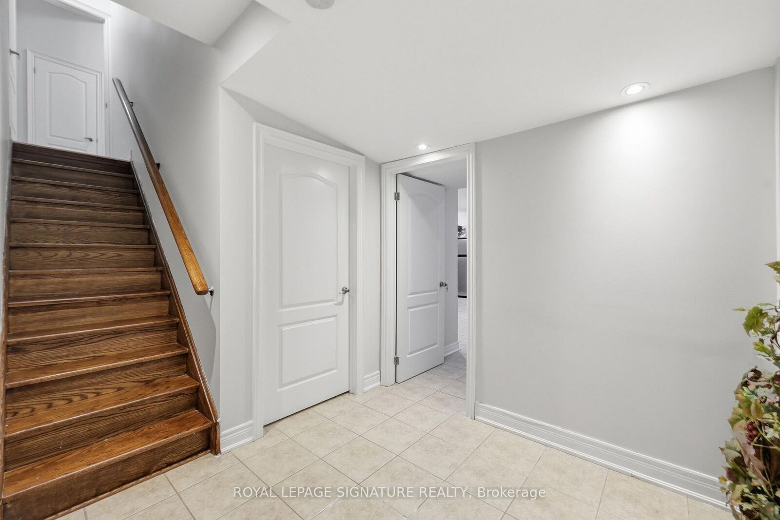 Property Photo:  221 Peak Point Boulevard Bsmt  ON L6A 0B6 