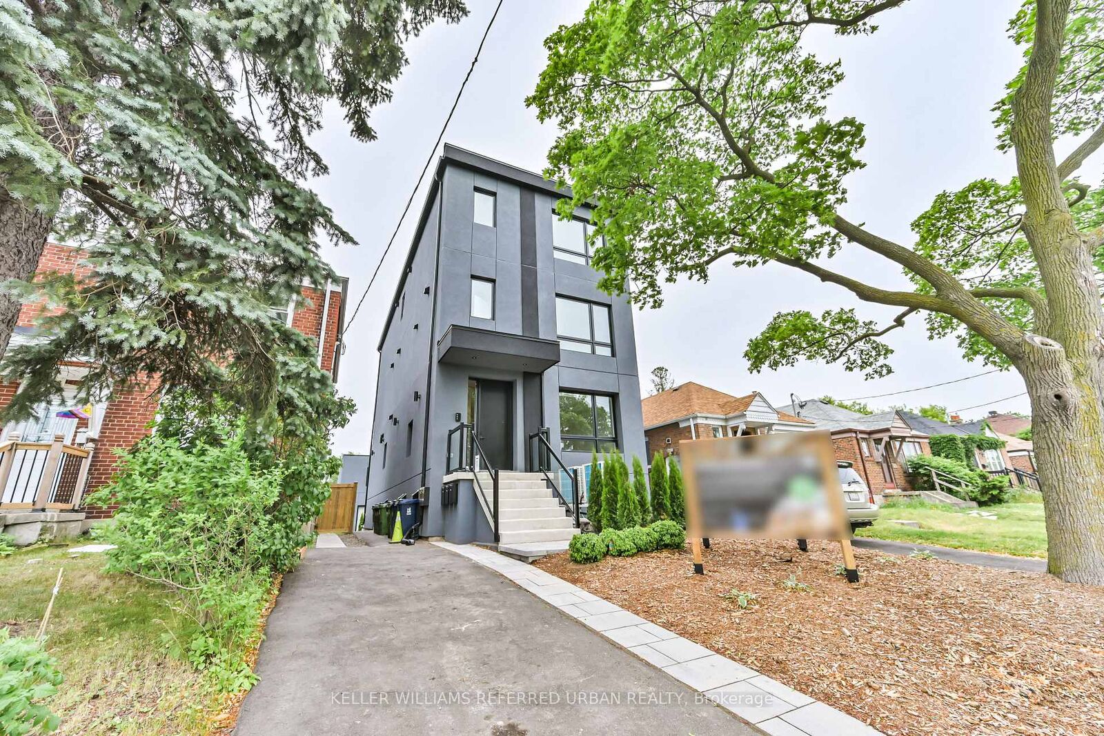 Property Photo:  2420 Gerrard Street E 2  ON M4E 2E9 