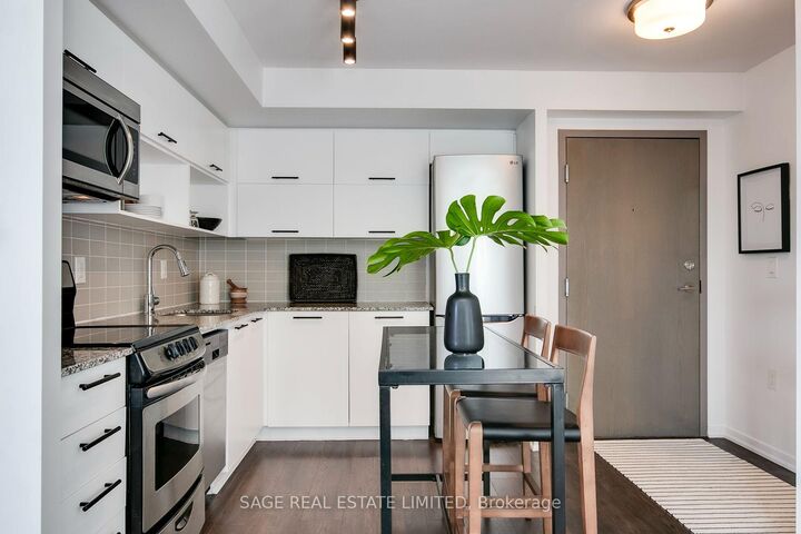 Property Photo:  36 Lisgar Street W 1208W  ON M6J 3G2 