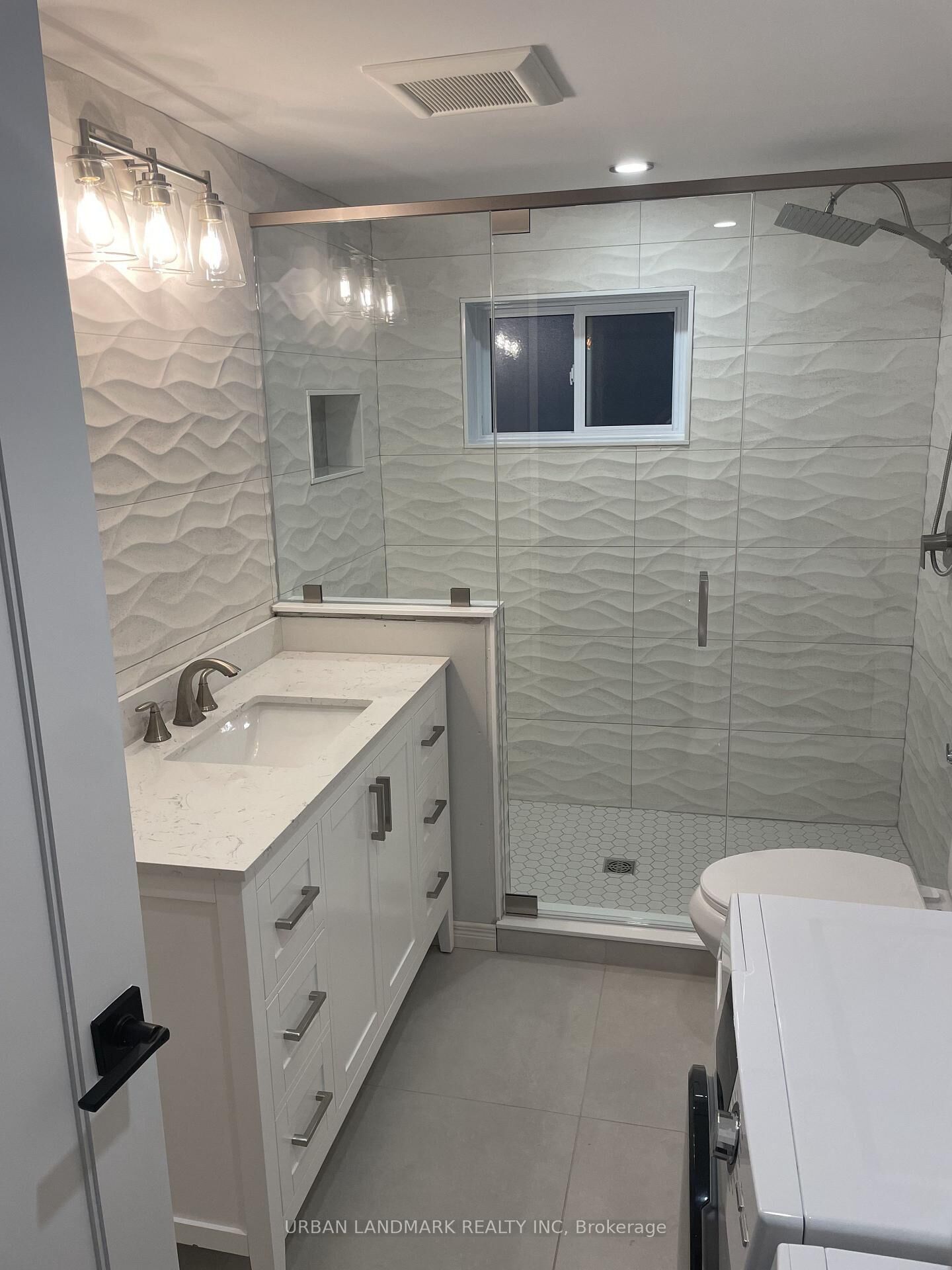 Property Photo:  106 Elgin Street Unit B  ON K0K 2K0 