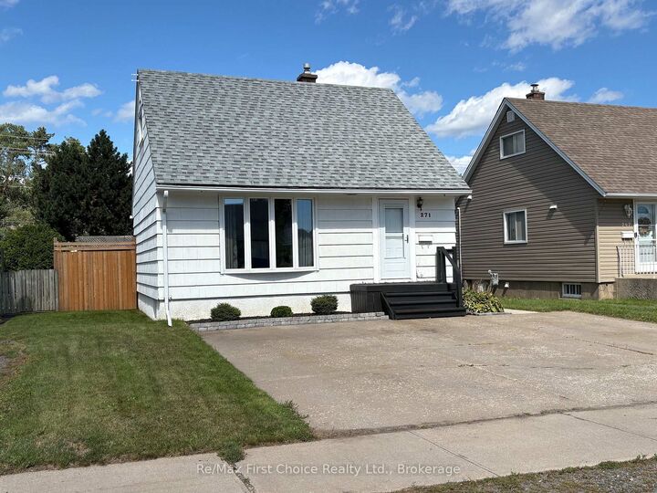 Property Photo:  271 Christina Street W  ON P7E 4P5 