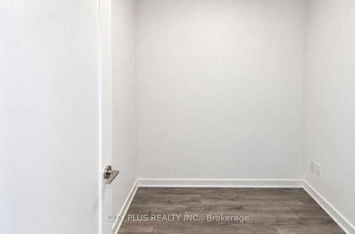 Property Photo:  105 Oneida Crescent 809  ON L4B 0H6 