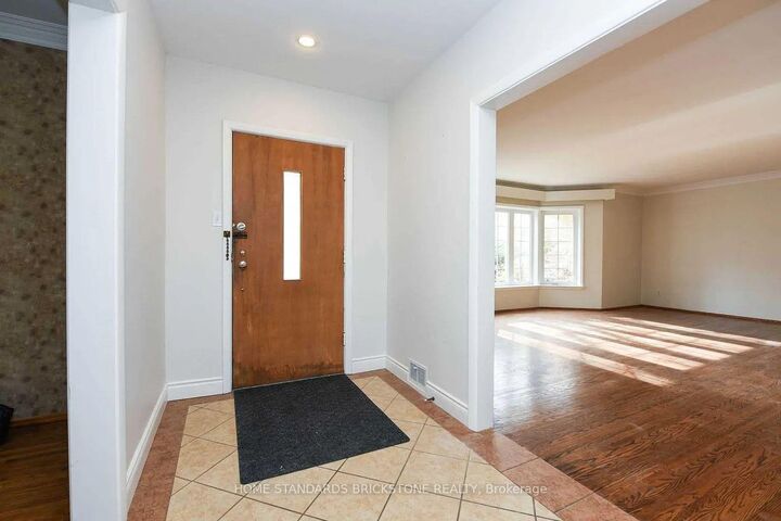 Property Photo:  90 Centre Avenue N  ON M2M 2L6 