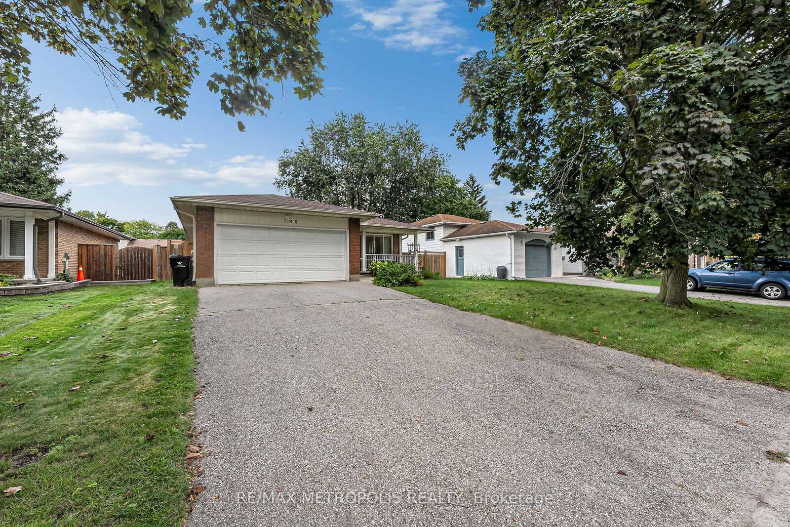 Property Photo:  598 Black Oak Crescent  ON N2V 1A5 