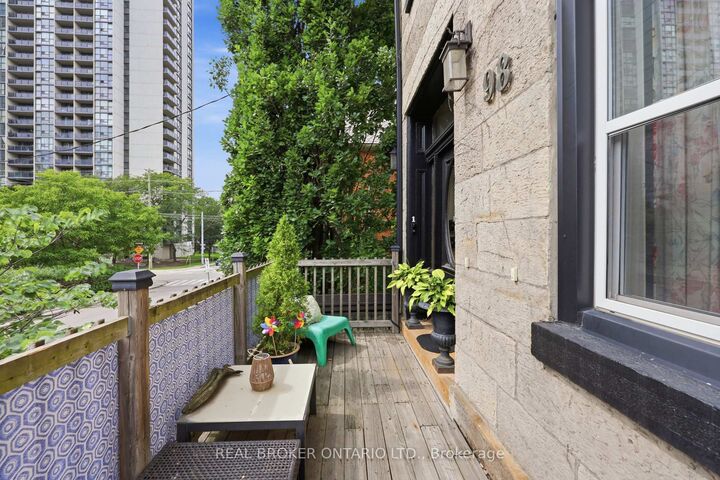 Property Photo:  98 Duke Street  ON L8P 1X5 