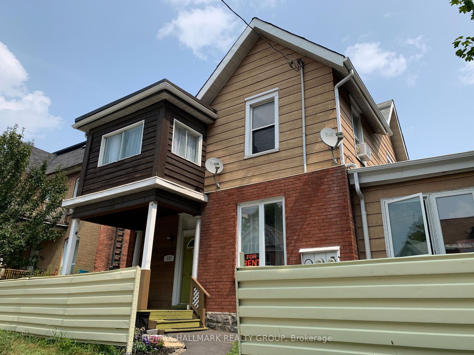 Property Photo: 257 Bronson Avenue 1 ON K1R 6H6