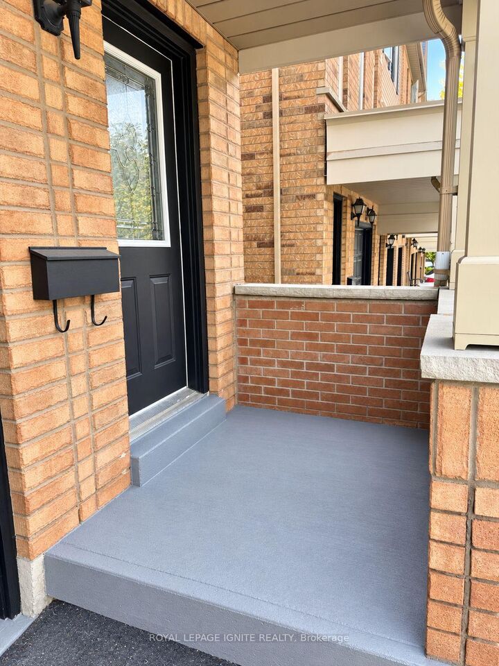 Property Photo:  15 McGonigal Lane  ON L1T 4H1 