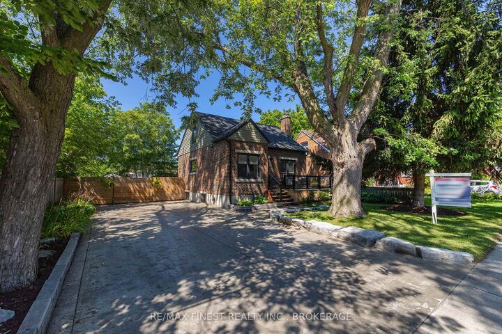 Property Photo:  258 College Street  ON K7L 4M2 