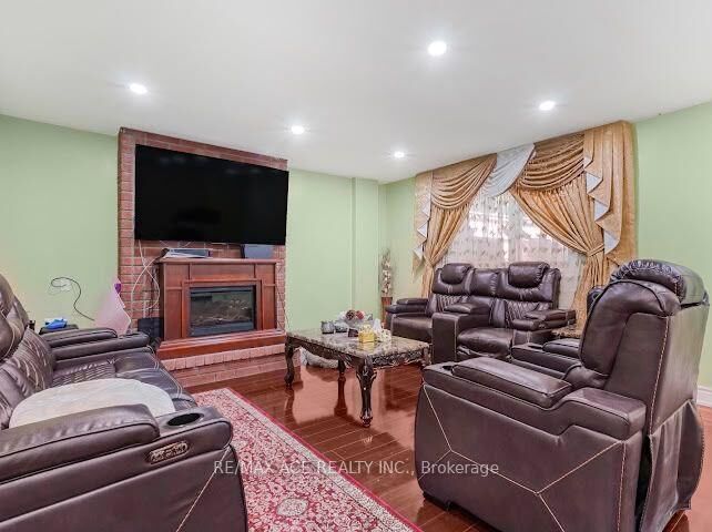 Property Photo:  149 Nelson Street Bsmt  ON M1J 3J8 