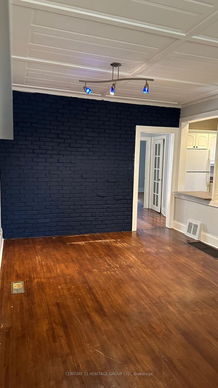 Property Photo:  930 Scarlett Road  ON M9P 2V5 
