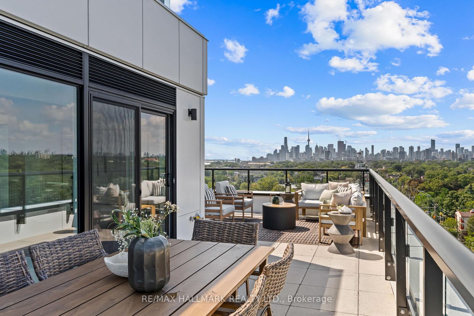 Property Photo:  1050 Eastern Avenue 1113  ON M4L 0B7 