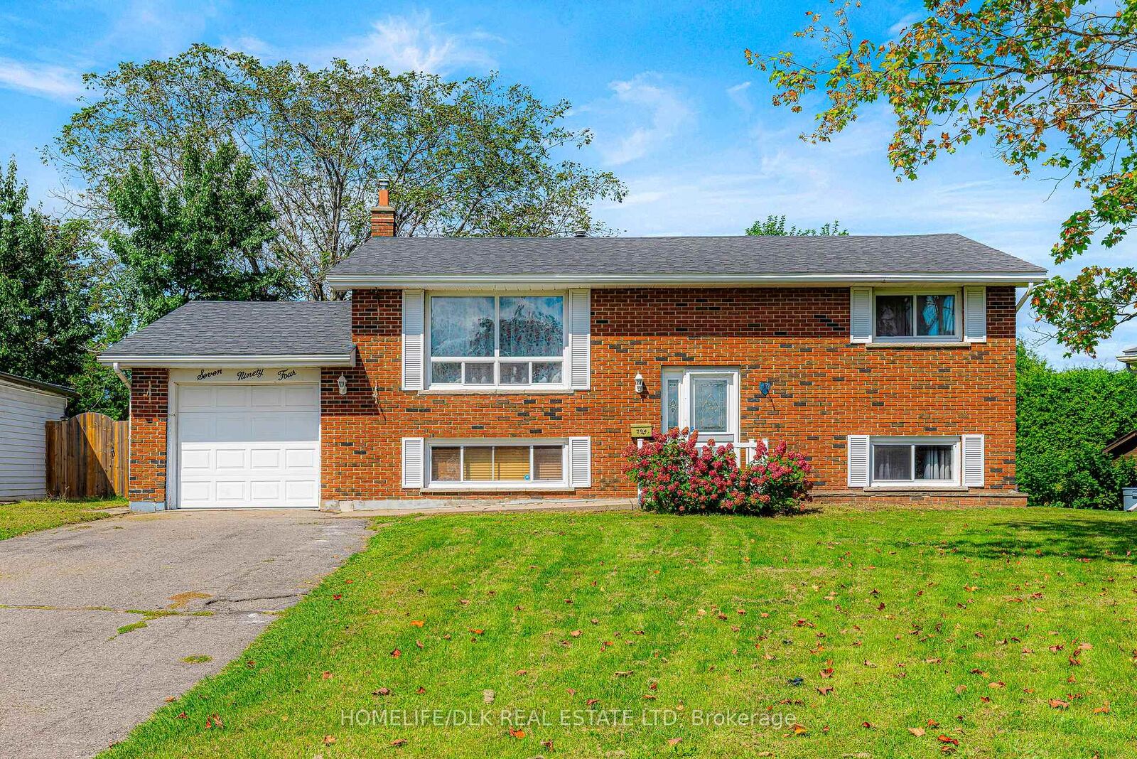 Property Photo:  794 Comstock Crescent  ON K6V 6E1 