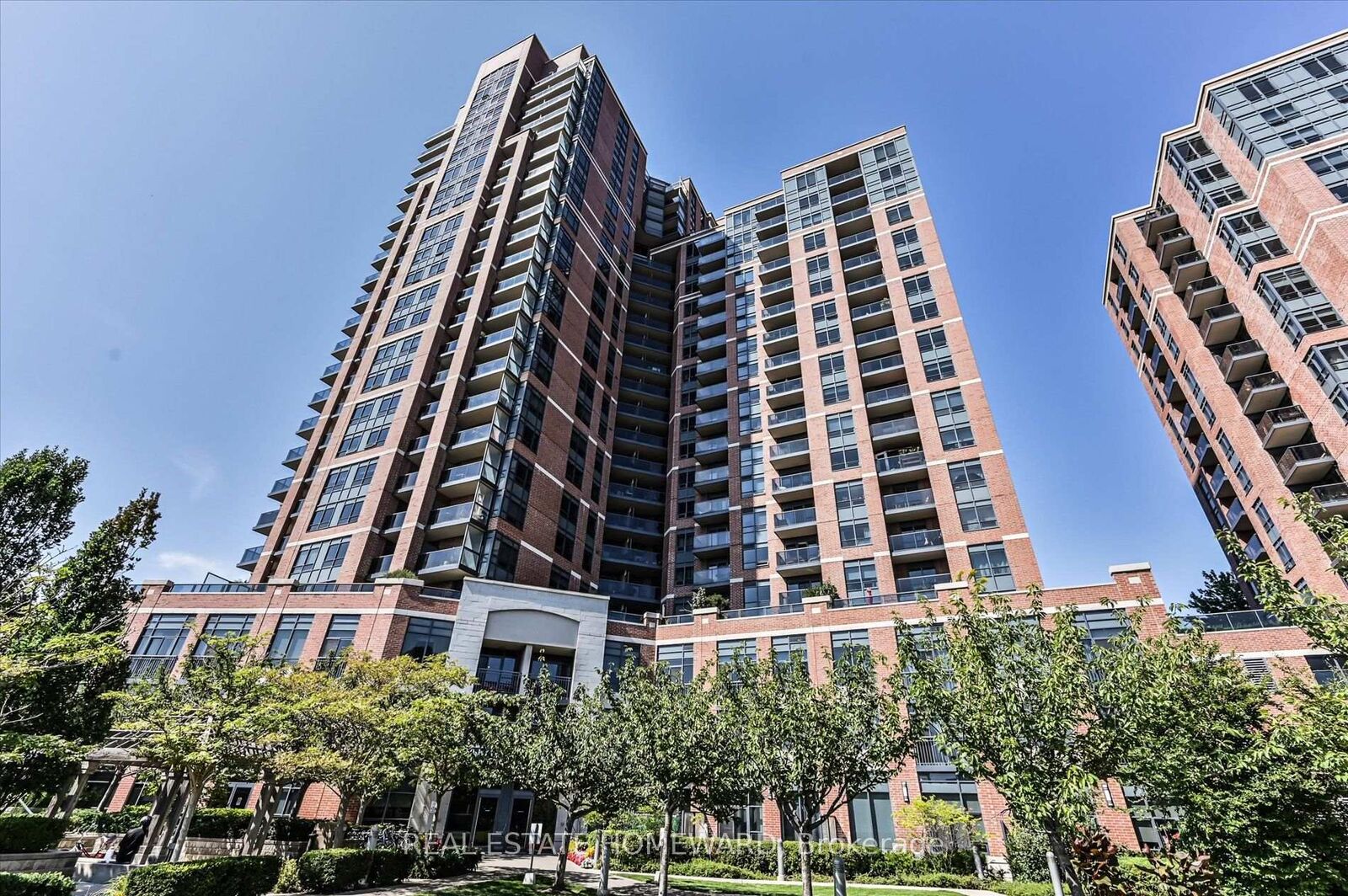 Property Photo:  60 Heintzman Street 1911  ON M6P 5A1 