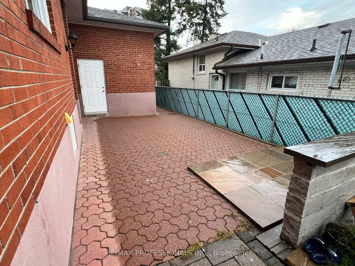 Property Photo:  30 Lemonwood Drive  ON M9A 4L5 