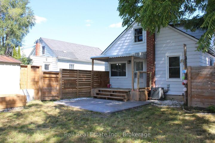 Property Photo:  4 Holden Street  ON K8P 3W3 