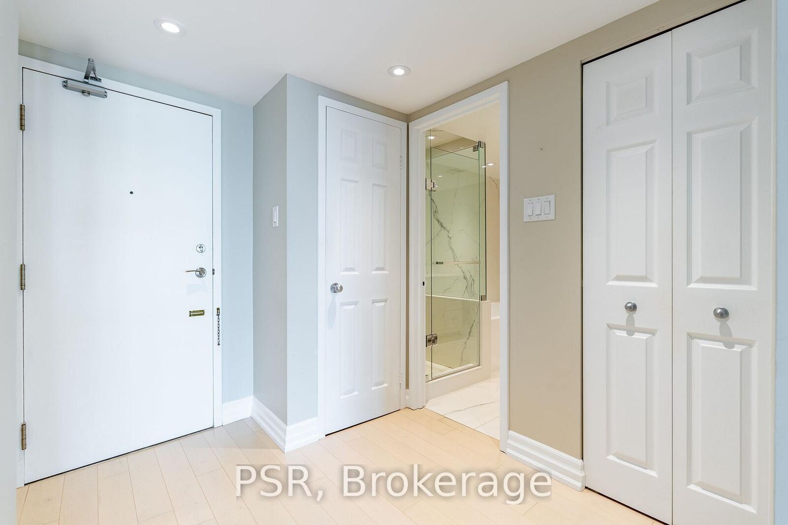 Property Photo:  77 Harbour Square 1209  ON M5J 2S2 