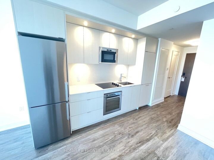 Property Photo:  20 Inn On The Park Drive 1938  ON M3C 0P8 
