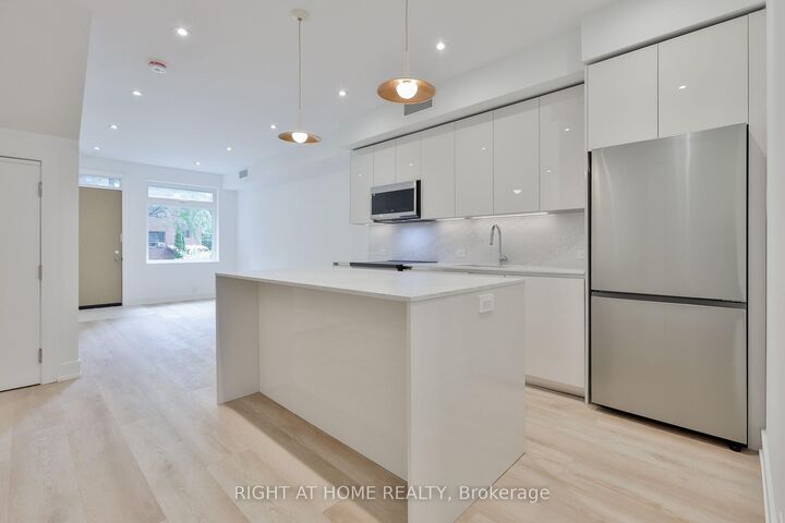 Property Photo:  266 Indian Grove 1-Main Floor  ON M6P 2H5 