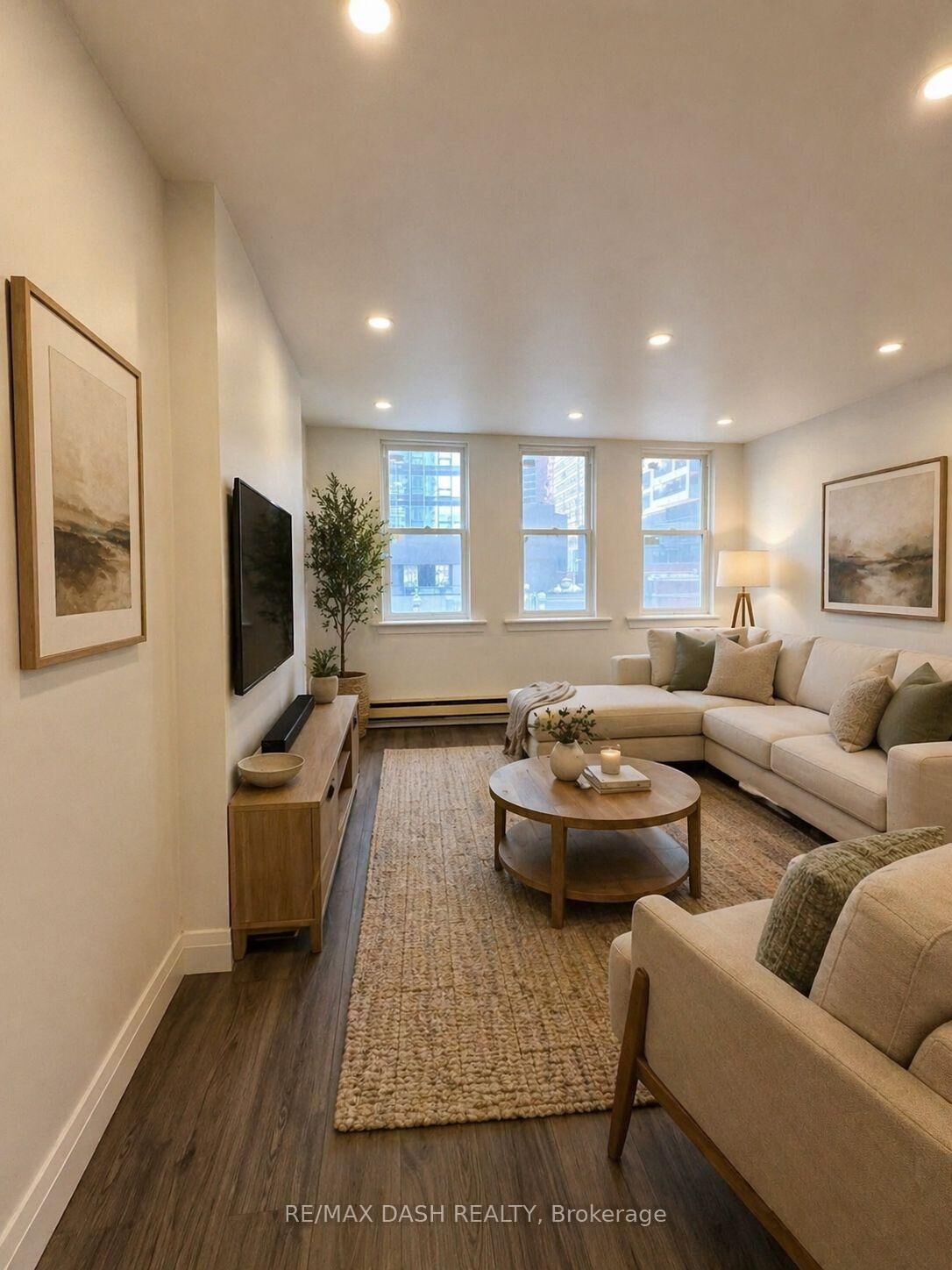 Property Photo:  565 Yonge Street 4fl  ON M4Y 1Z2 
