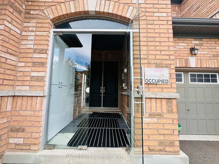 Property Photo:  32 Capreol Avenue  ON L4G 7C4 