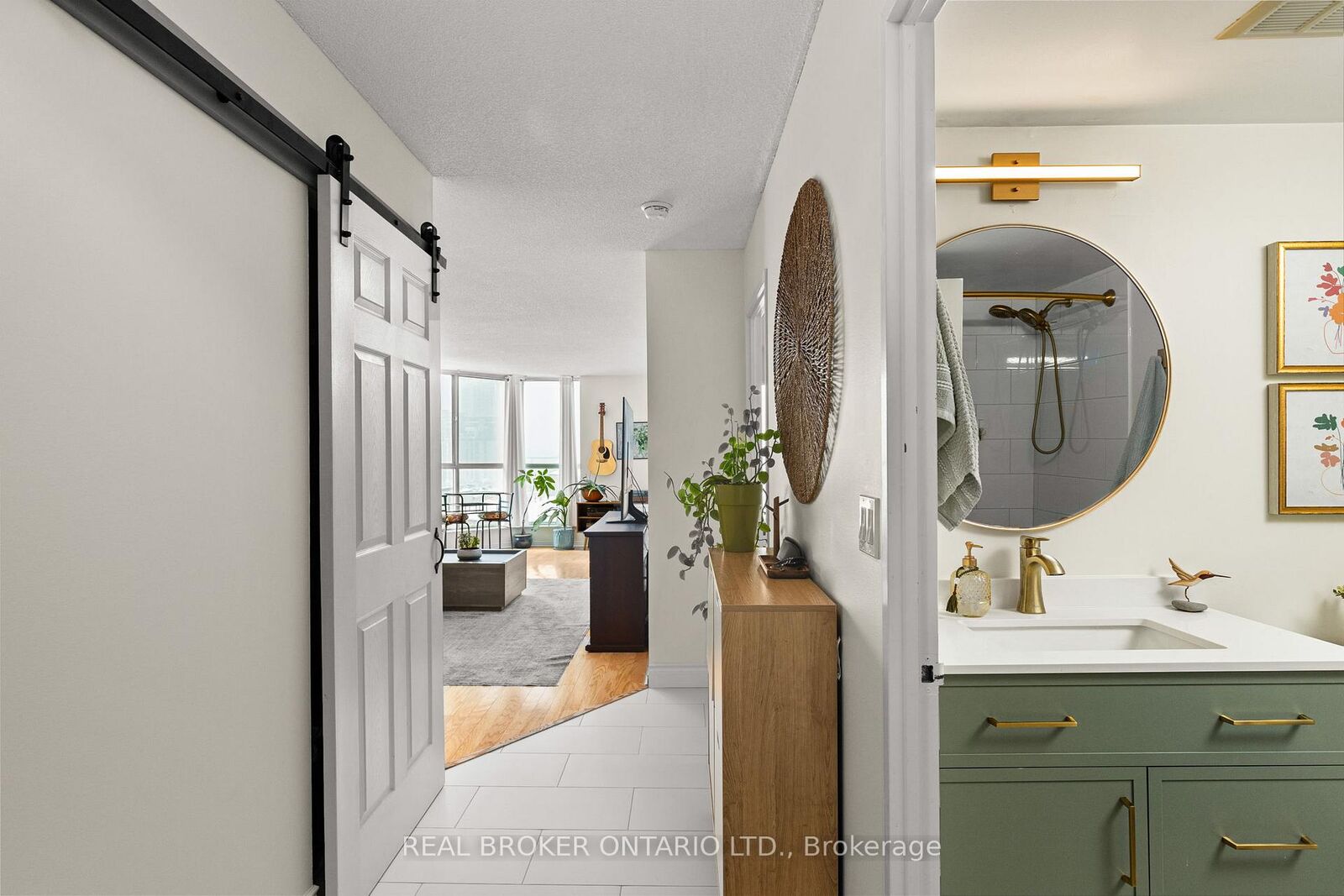 Property Photo:  140 Dunlop Street E 504  ON L4M 6H9 
