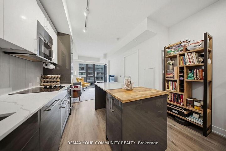 Property Photo:  840 St Clair Avenue W 808  ON M6C 0A4 
