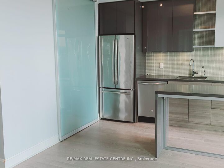Property Photo:  33 Shore Breeze Drive 3011  ON M8V 0G1 