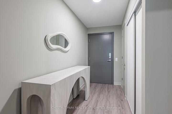Property Photo:  9 Tecumseth Street 821  ON M5V 0S5 