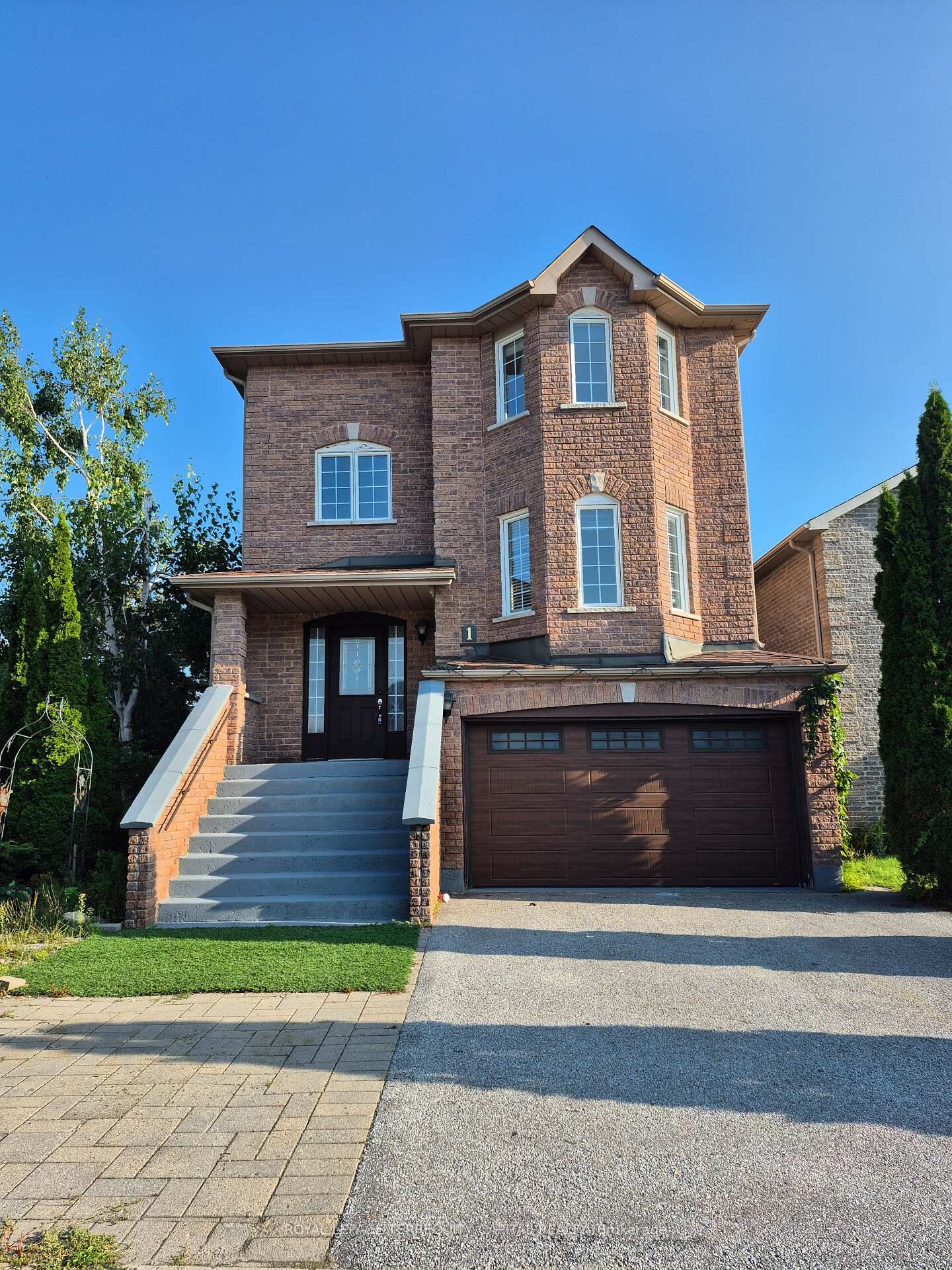 Property Photo:  1 Northview Crescent  ON L4N 9T3 