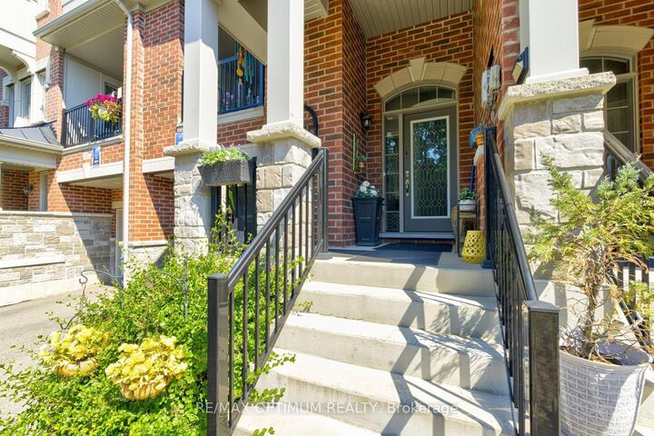 Property Photo:  82 Oakmore Lane  ON L6Y 6H5 