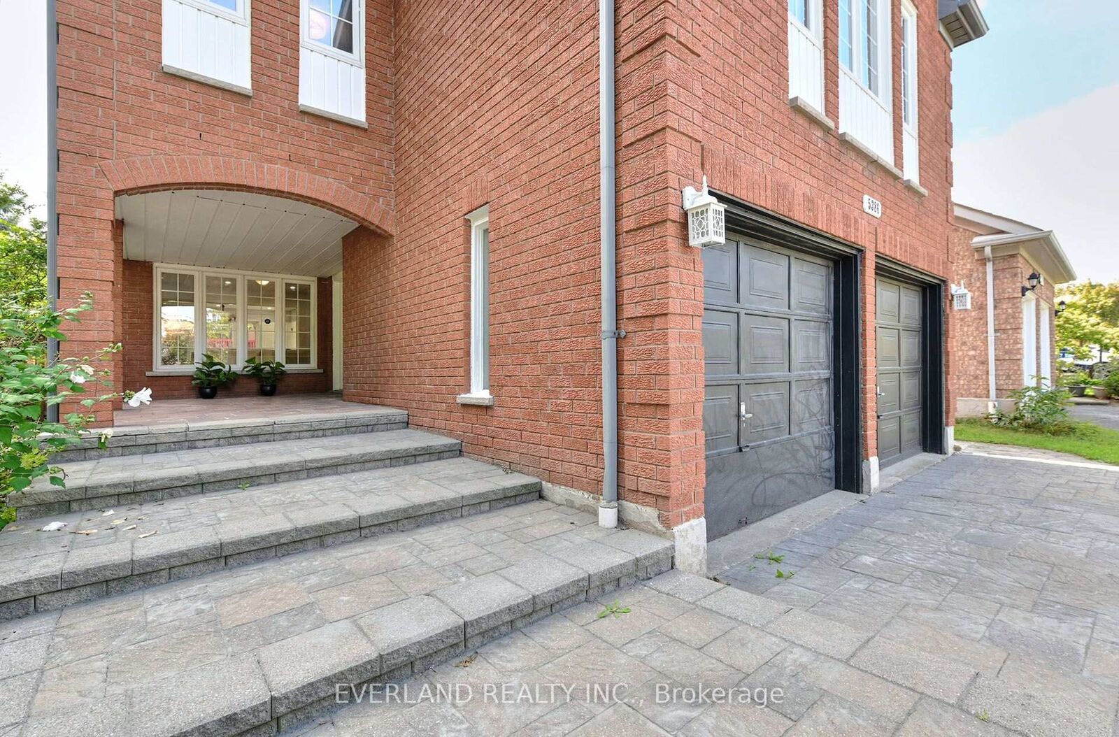 Property Photo:  5386 Middlebury Drive N  ON L5M 5E6 