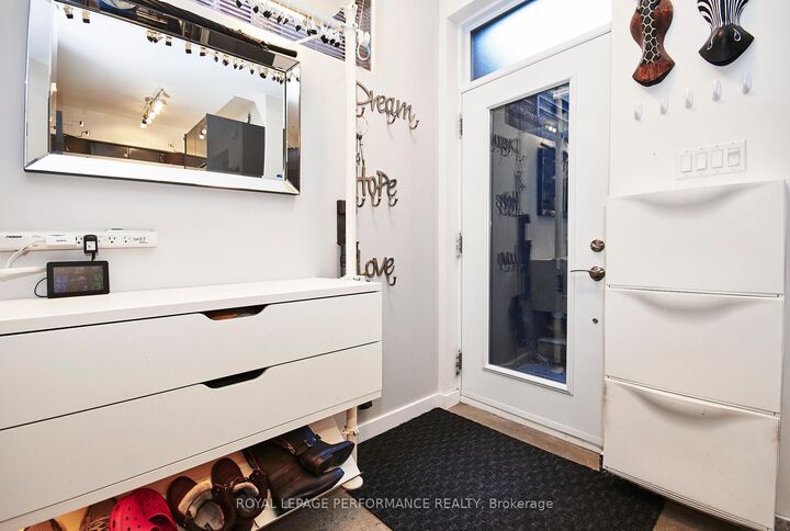 Property Photo:  82 Third Avenue Unit B  ON K1S 2J8 