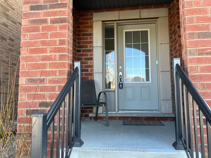 Property Photo:  2448 Equestrian Crescent  ON L1H 7K4 