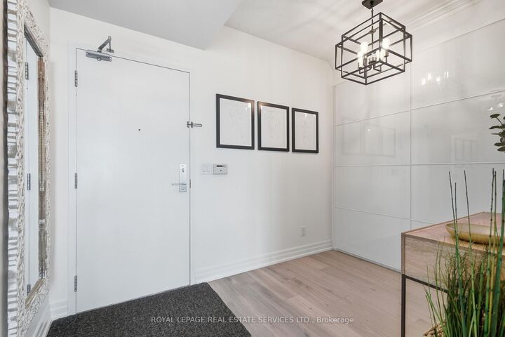Property Photo: 150 East Liberty Street 1607 ON M6K 3R5