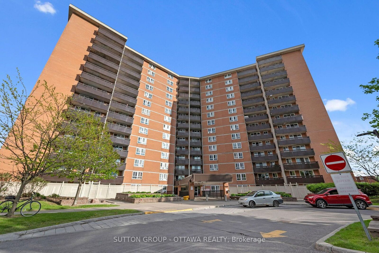 Property Photo:  2000 Jasmine Crescent 516  ON K1J 8K4 