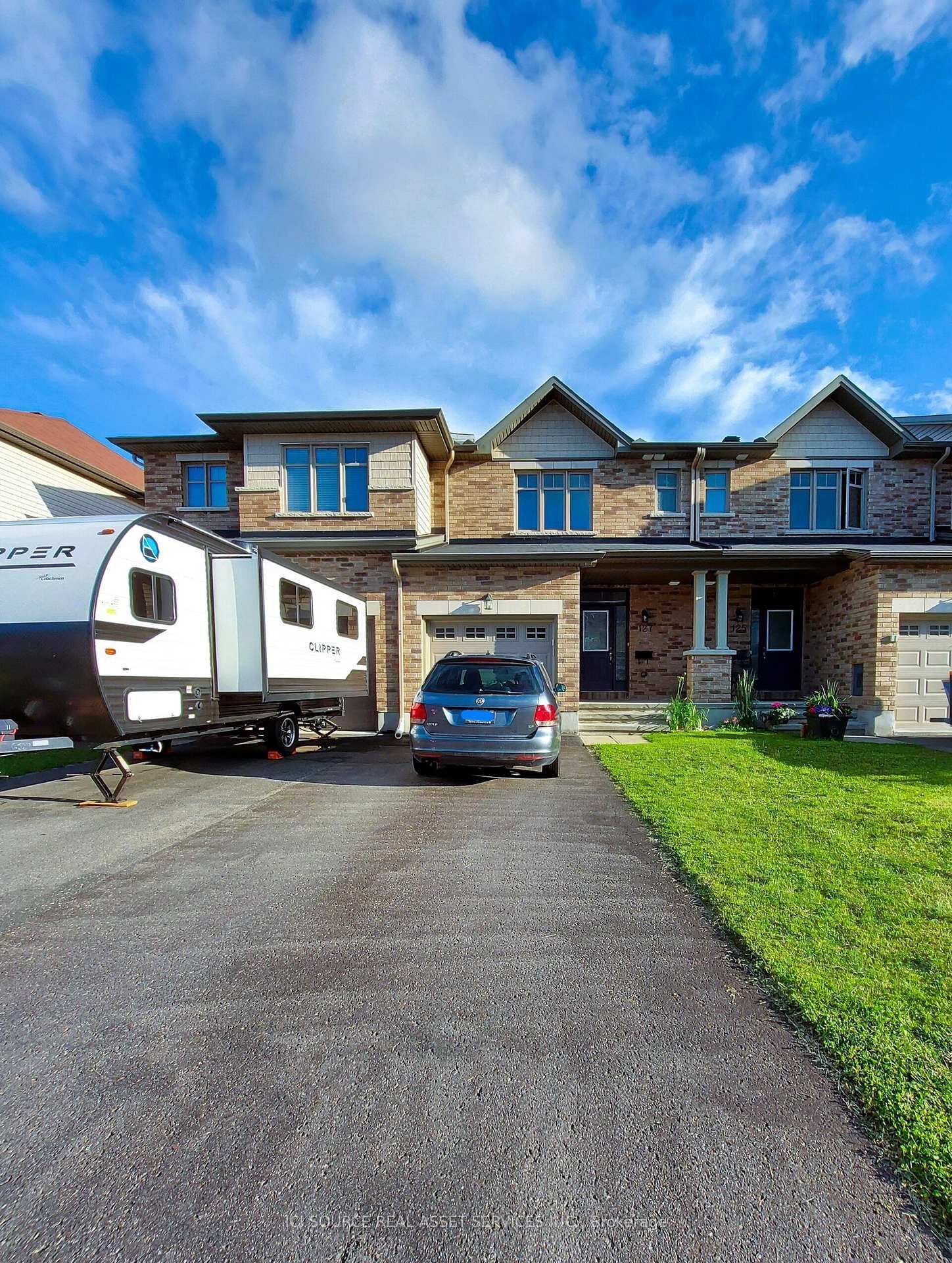 Property Photo: 127 Hawkeswood Drive ON K4M 0C1