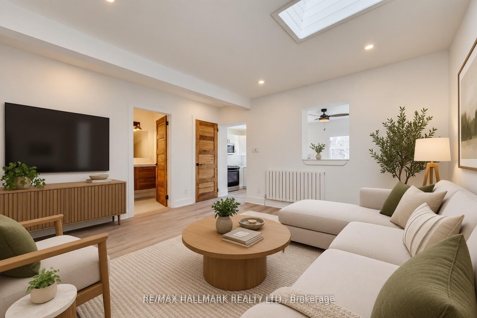 Property Photo: 327 Kenilworth Avenue Upper ON M4L 3S9