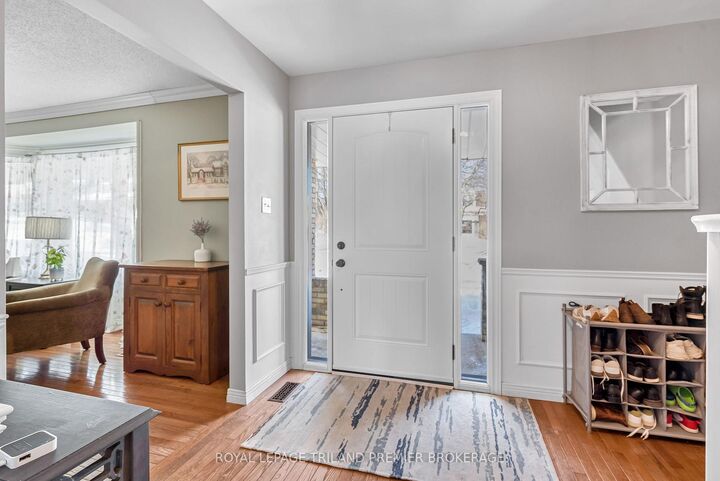 Property Photo:  31 Foxcroft Crescent  ON N6K 3A3 