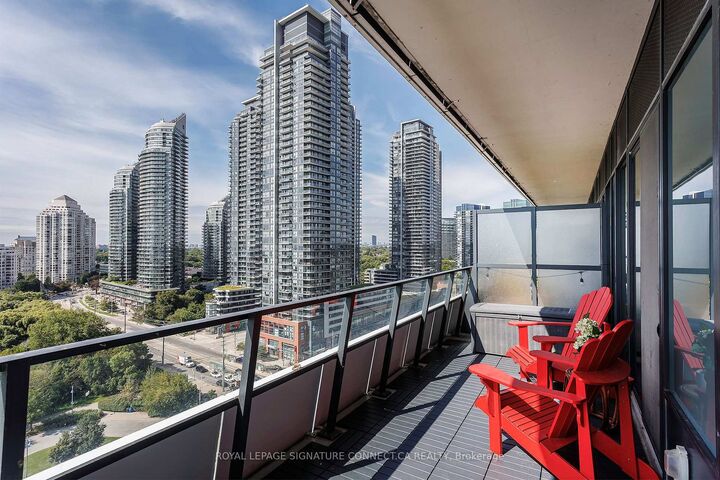 Property Photo:  30 Shore Breeze Drive 1319  ON M8V 1A1 
