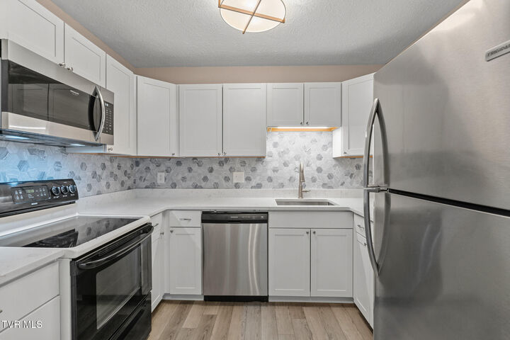 Property Photo:  516 Fleetwood Court  TN 37660 