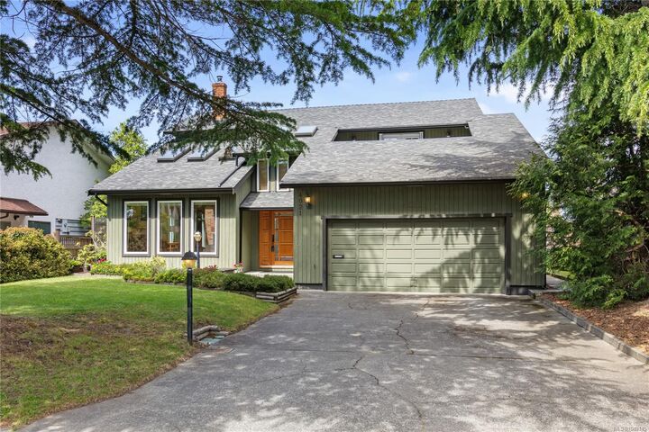 Property Photo:  4021 Dawnview Cres  BC V8N 5P7 